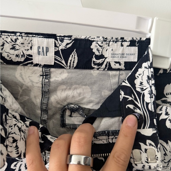 GAP Floral signature skinny ankle khaki - Picture 2 of 2